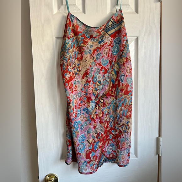 Josie Natori colorful patterned slightly sheer slip and matching robe. - Picture 2 of 9